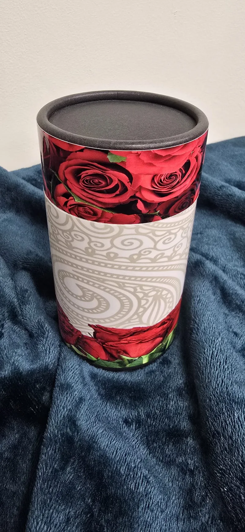 Red roses on cream
